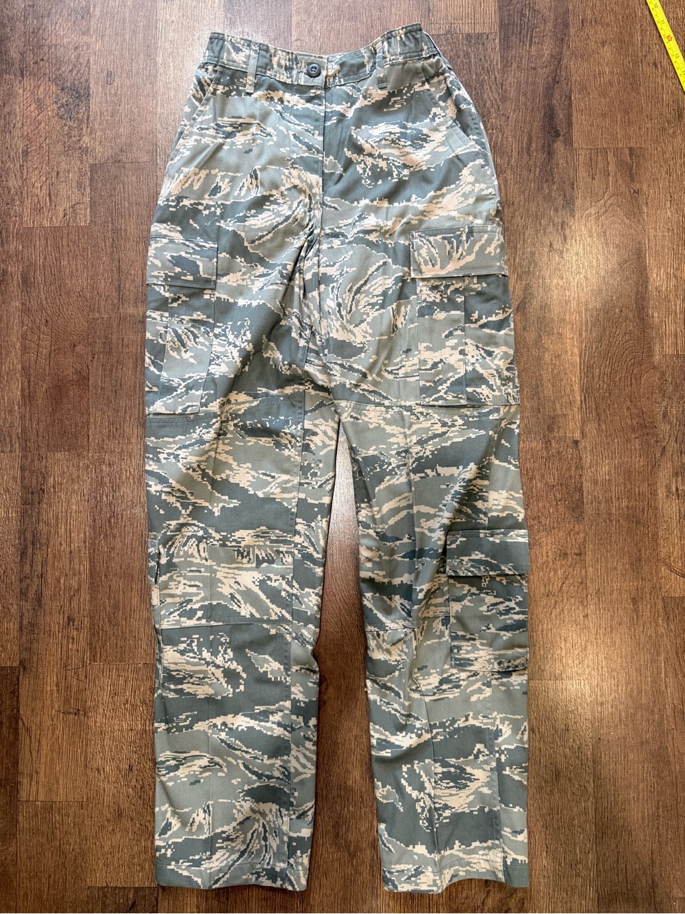 Women’s Air Force Cargo Pants in Camo size 6 from 2007 26x32